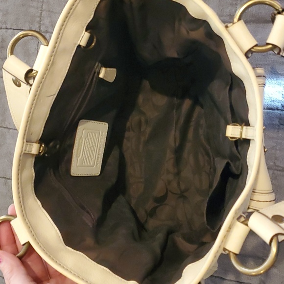 Authentic coach handbag - Picture 3 of 4